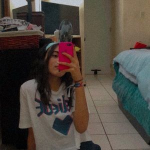 Meet your Posher, Valeria